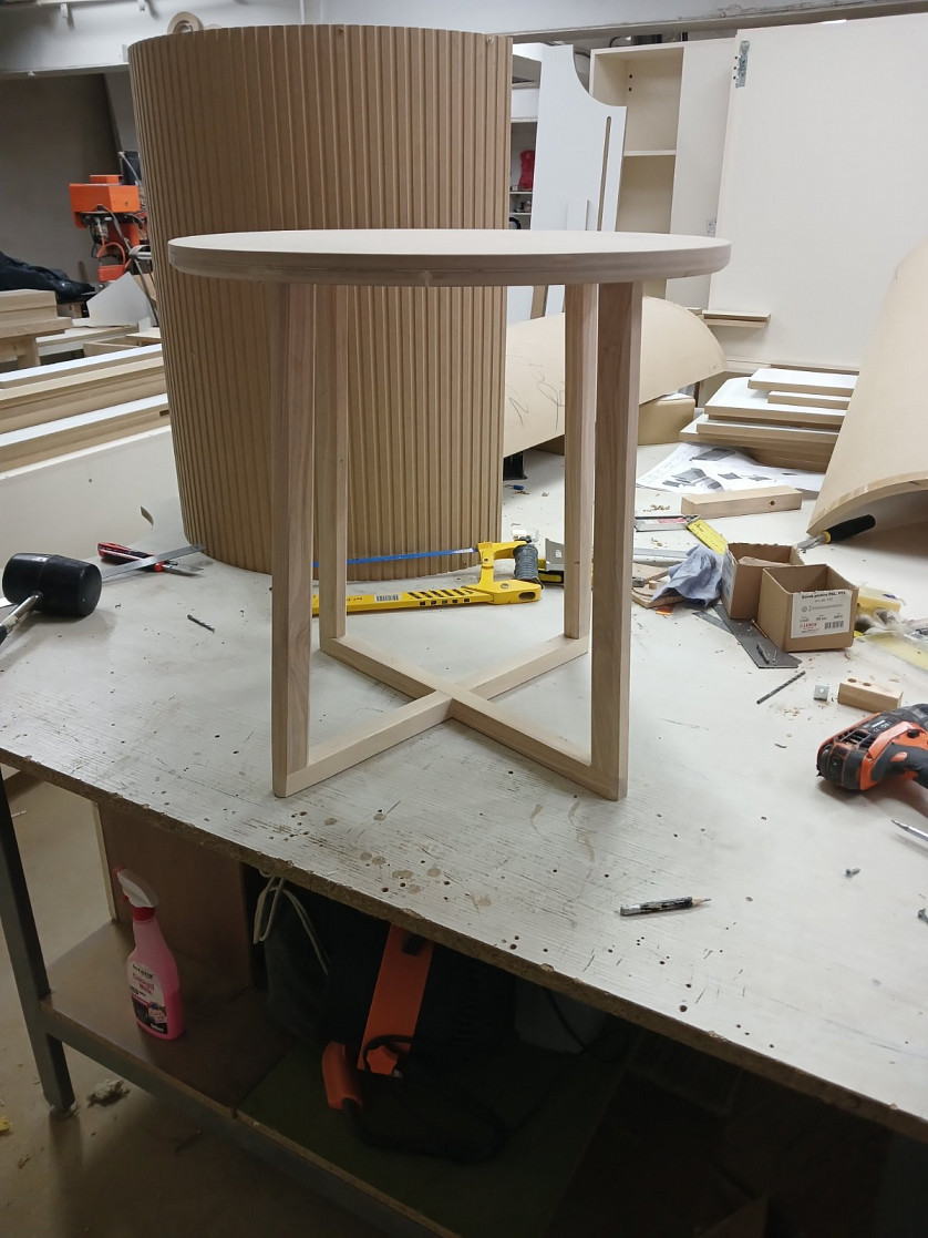 Столик изображение 1