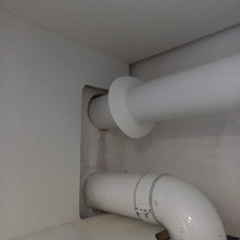 Монтаж вытяжки над плитой. изображение 3