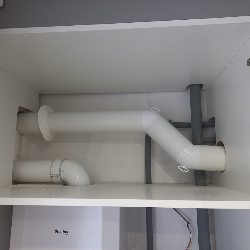 Монтаж вытяжки над плитой. изображение 4